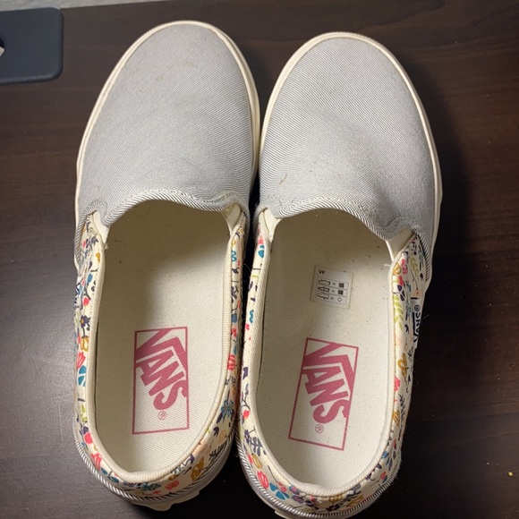Vans - Picture 5 of 5